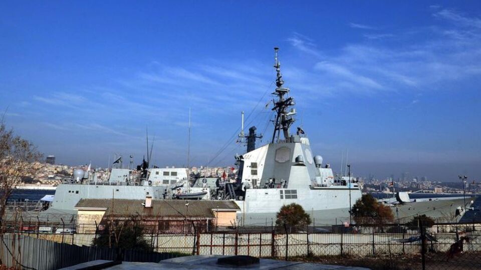 Rus gemileri Boğaz'dan geçerken, o gemiler de geldi