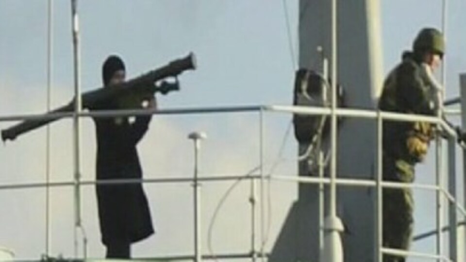 Füzeler sırtlarında savaş gemisiyle İstanbul boğazında!