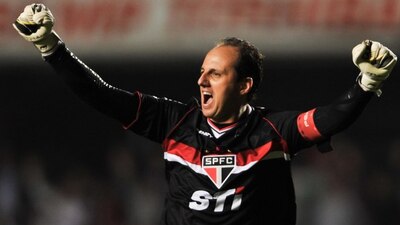 Efsane futbola veda etti!