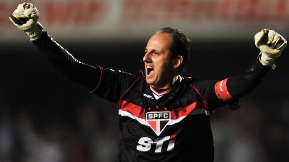 Efsane futbola veda etti!