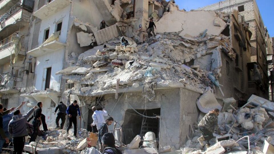 Rus uçakları Halep'i vurdu