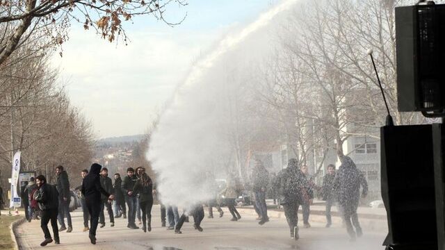 Eskişehir'de stant gerginliği!