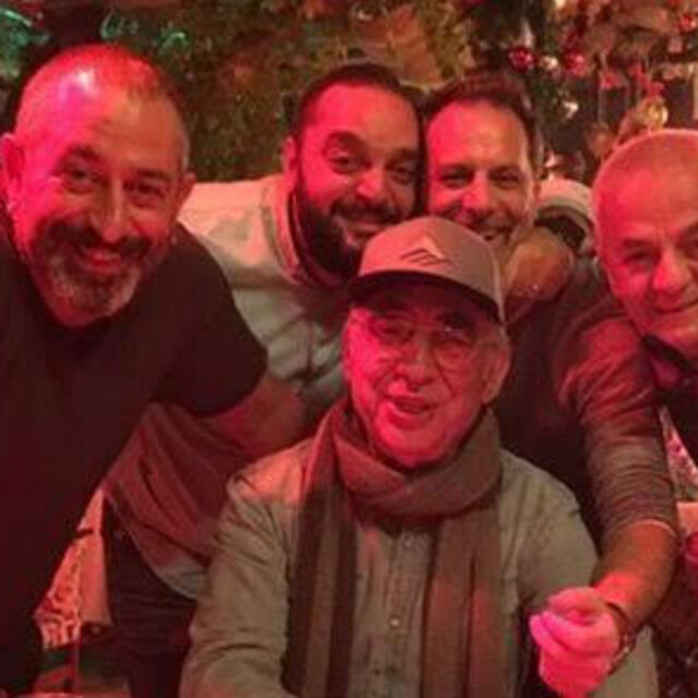 Ağabeye yaş günü partisi