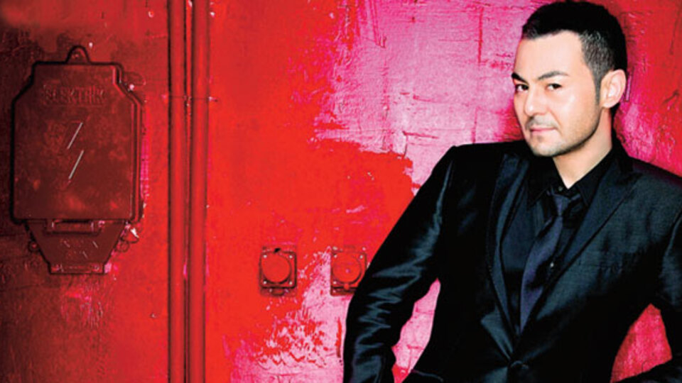 Serdar Ortaç'tan milli jest!