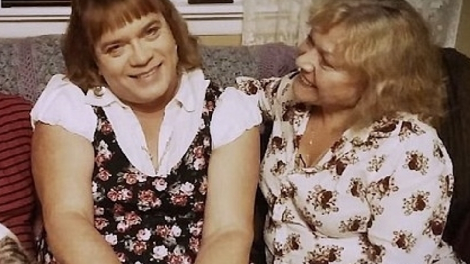 46'lık Kanadalı 'trans olup' evlatlık gitti!