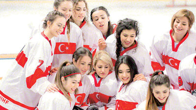 Türkiye Kadınlar Buz Hokeyi Milli Takımı: Buz üstünde erkeklerden daha iyiyiz