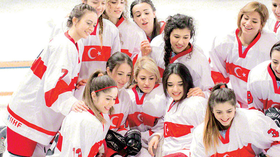 Türkiye Kadınlar Buz Hokeyi Milli Takımı: Buz üstünde erkeklerden daha iyiyiz