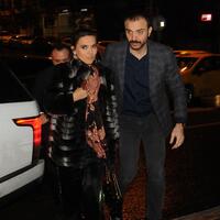 Karısına sahip çıktı!