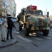 Sur'da çıkan çatışmada 2 polis yaralandı
