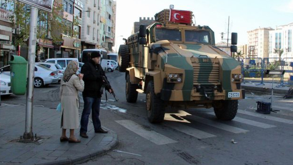 Sur'da çıkan çatışmada 2 polis yaralandı