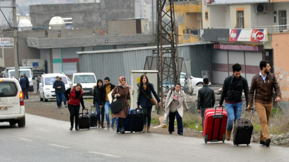Öğretmenler o iki ilçeyi terk ediyor!