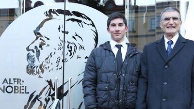 Sancar, Türk öğrenciyle Nobel Müzesi'ni gezdi