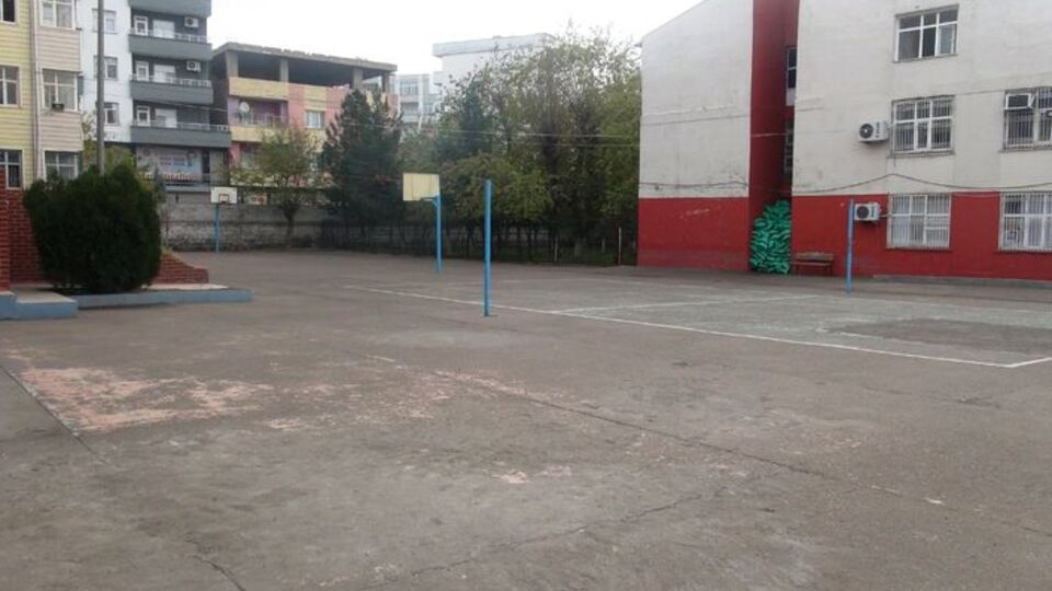 Öğretmenler terk etti, okul bahçeleri boş kaldı