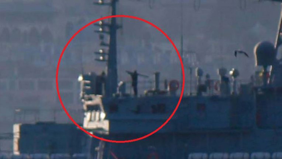 Rus gemisi geçerken...