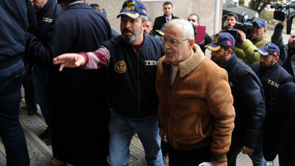 Eski AK Partili vekil dahil 3 kişi tutuklandı