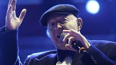 Kayahan'ın şapkası ve son mikrofonu açık arttırmada