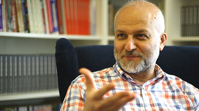 'Toplum merhamet yorgunu, çıkar için yaşıyoruz'