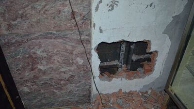 Duvar delen turist soyguncular