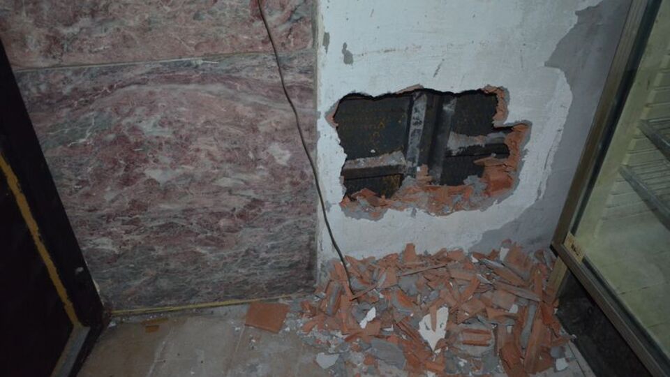 Duvar delen turist soyguncular