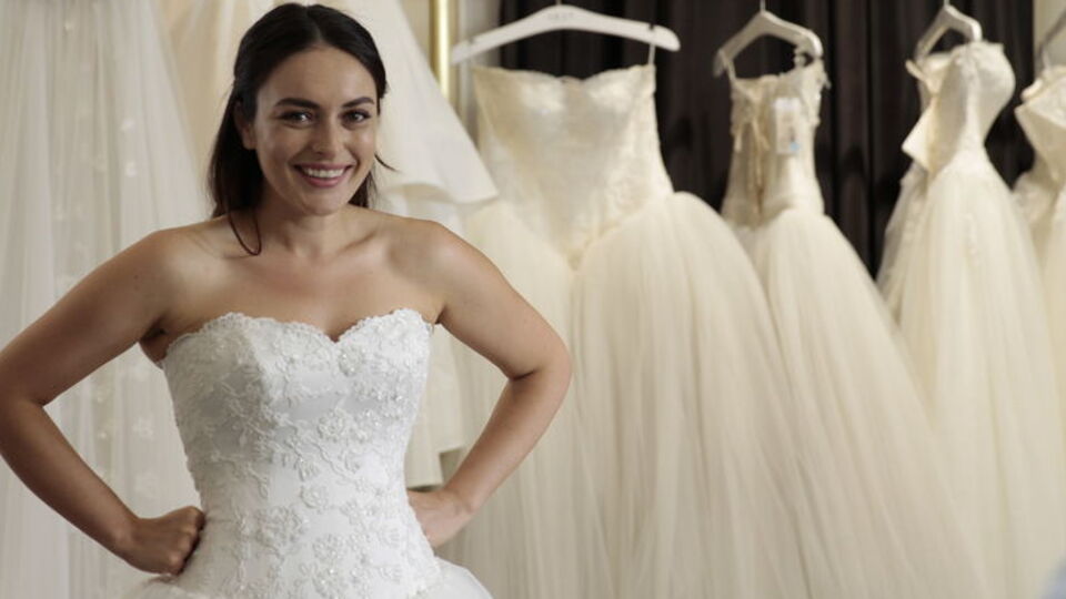 Ezgi Mola gelinlik alışverişinde