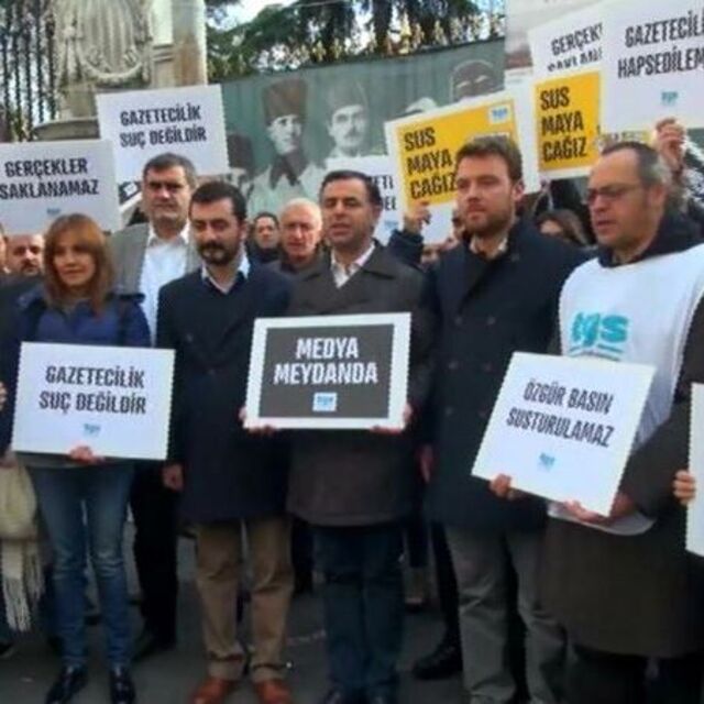 Gazeteciler İçin 'Basın Öne Eğilmesin' eylemi