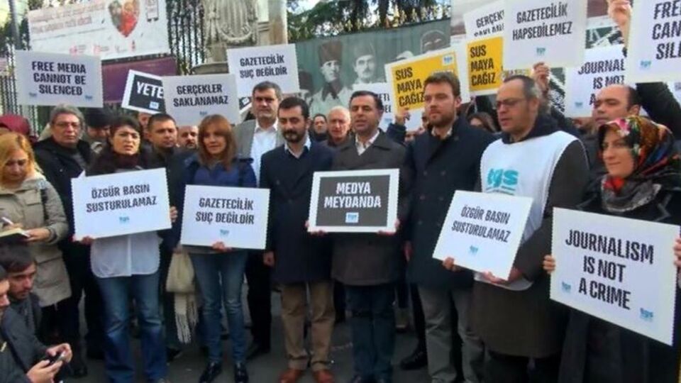 Gazeteciler İçin 'Basın Öne Eğilmesin' eylemi