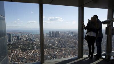 Türkiye'nin en yüksek binası satılıyor