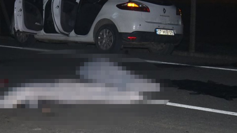 Selfie için canlarından oldular!