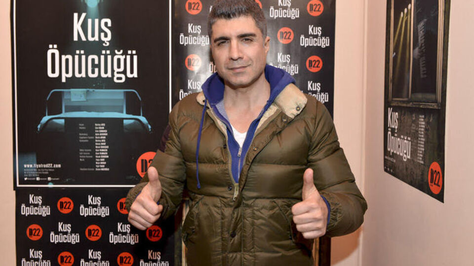 Yeni senaryosunu tiyatroda buldu