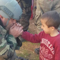 Tabur Komutanı ve Şırnaklı çocuk arasında ilginç an
