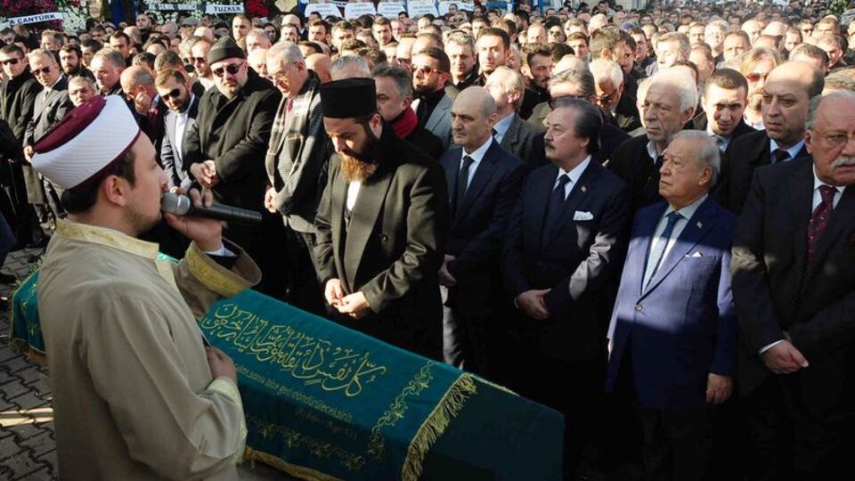 'Oflu İsmail' toprağa verildi