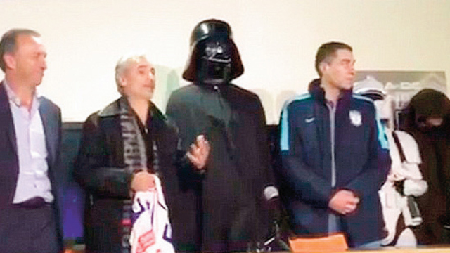 Darth Vader futbola başladı!