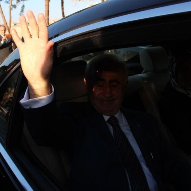 Ağlayarak veda etti