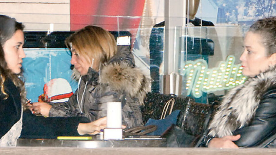 Flaşlar patlayınca mekandan kaçtı