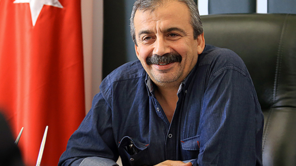 Önder: Kaçak çaya hallendiyseniz Rize çayı içelim