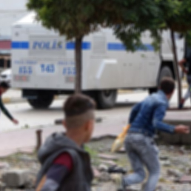 Polise taş atana 19 yıl hapis istemi