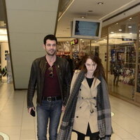 Sevgilisiyle dudak dudağa!