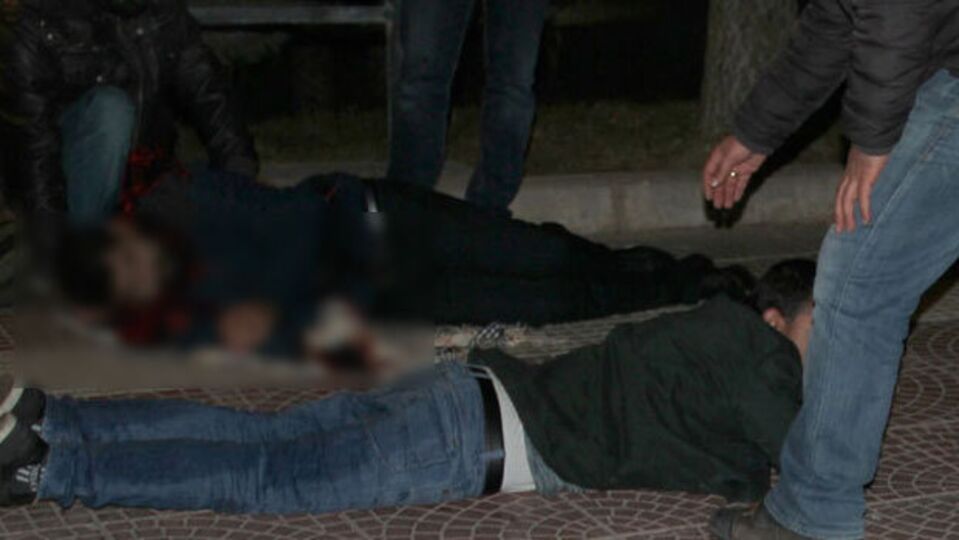 Polise atmak istediği bomba elinde patladı