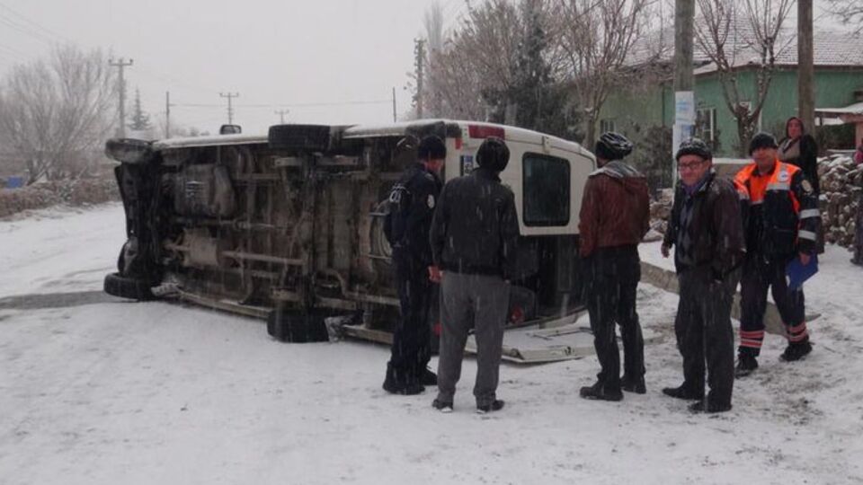 Aksaray'da kar yağışı kaza getirdi!
