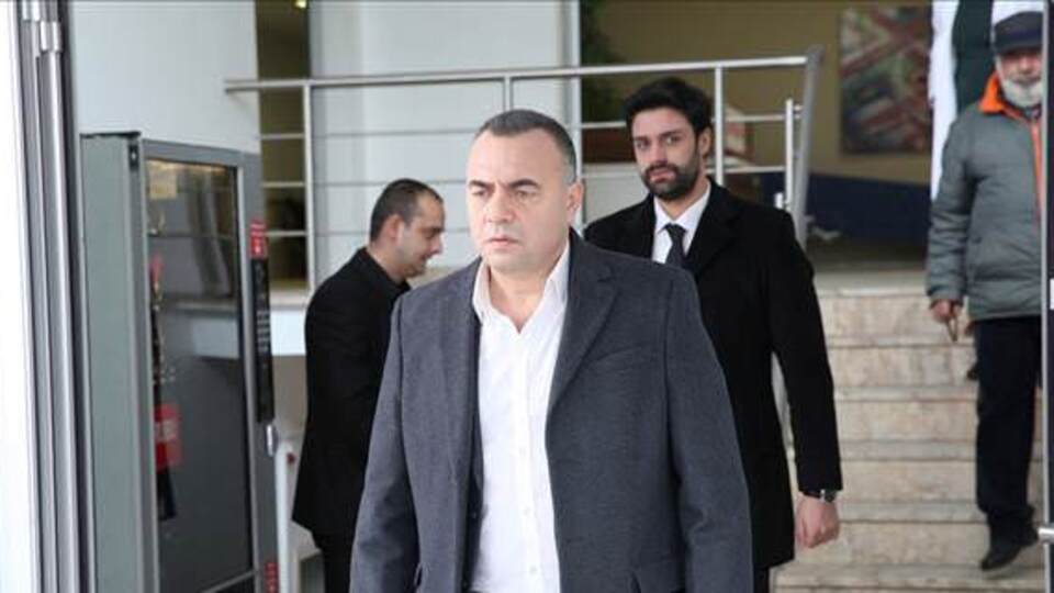 Mahmut abisini affetmiyor!