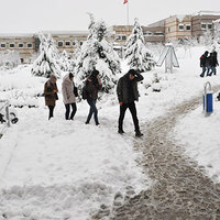 O üniversitelerde okullar tatil!