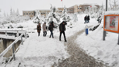 O üniversitelerde okullar tatil!