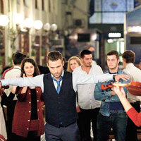 Jönlerin yolu zeybekten geçer!