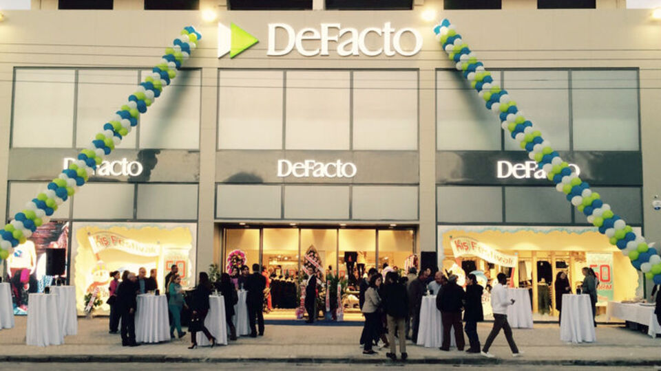 Kuzey Kıbrıs'ta mağaza açtı