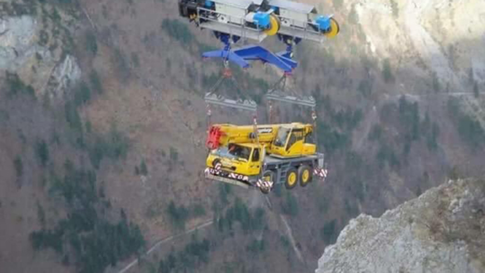 İş makineleri havalandı...