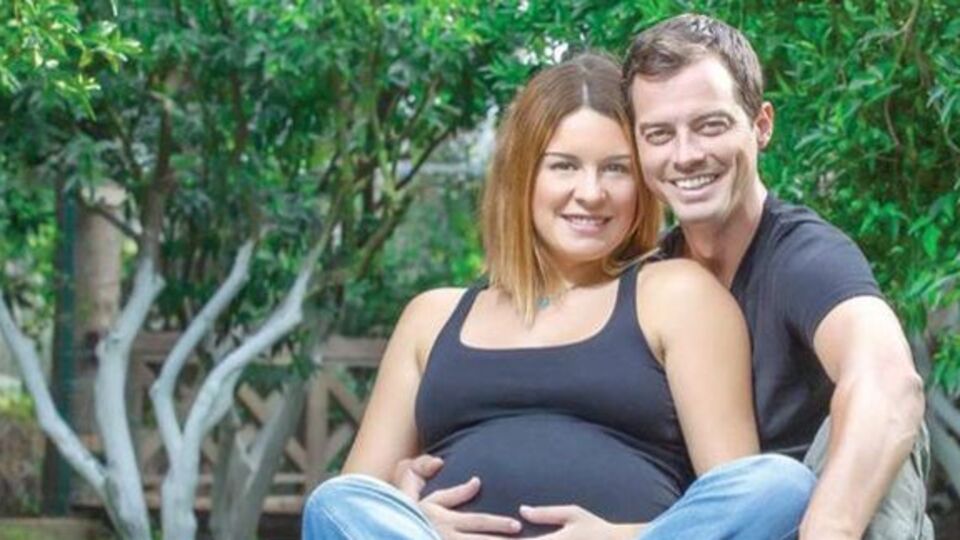 Bebeğiyle yılbaşı pozu verdi