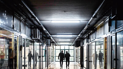 Unkapanı Plakçılar Çarşısı yalnızları oynuyor