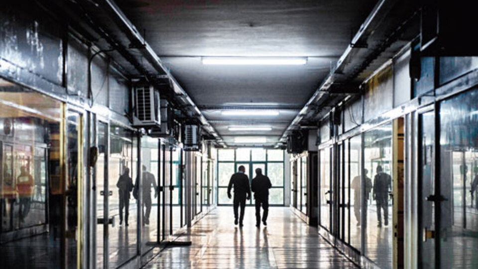 Unkapanı Plakçılar Çarşısı yalnızları oynuyor