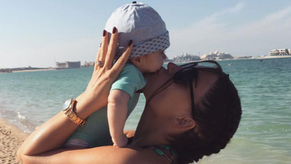 Yenge çocuğunu vücuduna kazıdı