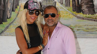 Eşinin öldüğüne inanmıyor!